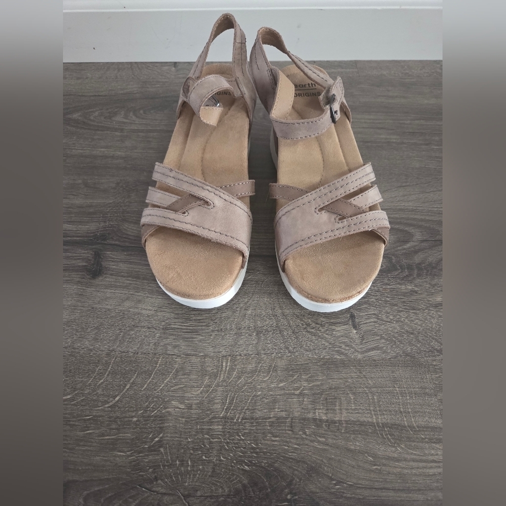 Earth Origins wedge sandals size 6.5